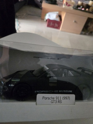 Porsche 911 GT3 RS model 1:24 used from Porsche museum 2010