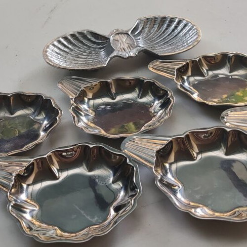 Vintage bowl for nuts and 6 dessert plates like new