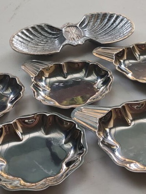 Vintage bowl for nuts and 6 dessert plates like new