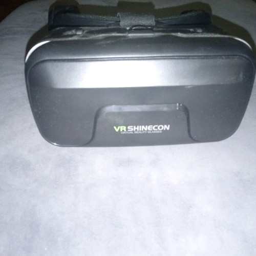 VR SHINECON VR headset for mobile with built-in headphones like new