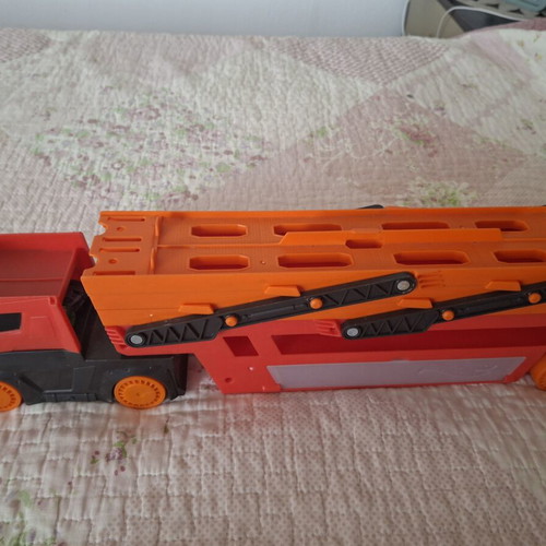 Hot Wheels car storage truck like new