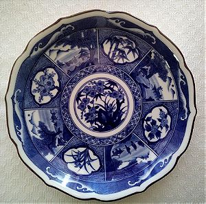 Πορσελάνινο διακοσμητικό πιάτο με σχέδια σε μπλε χρώμα