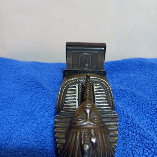 Heavy bronze statue of Tutankhamun used