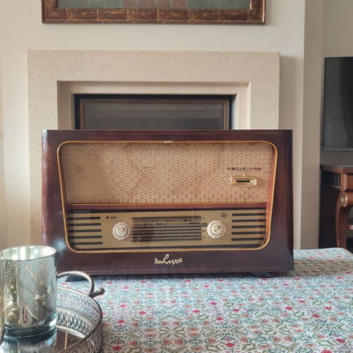 Vintage Antique Radio like new