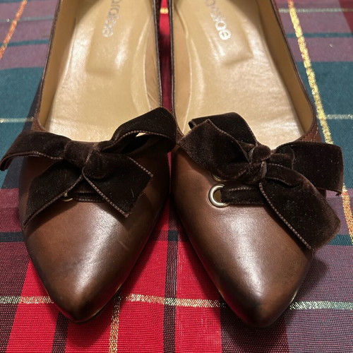 Haralas brown low heel pumps new, size 38.5