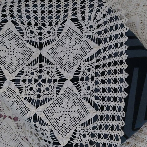 Set of white crochet tablecloth and square 170x170cm and 80x80cm new