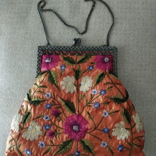 Vintage women's handbag with embroidery and metal frame like new