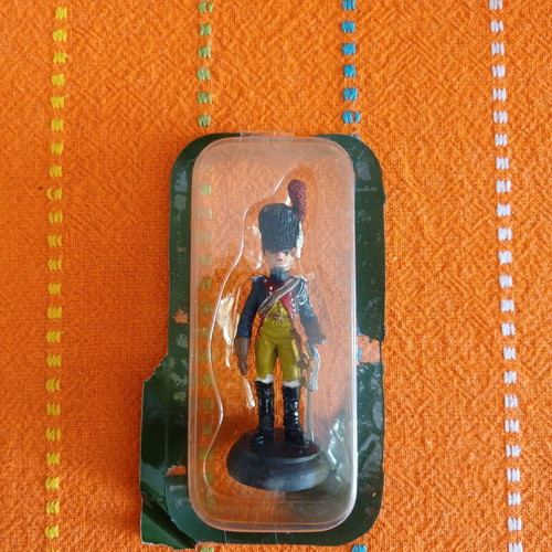 Lead soldier figure and magazine #9 by DEAGOSTINI like new