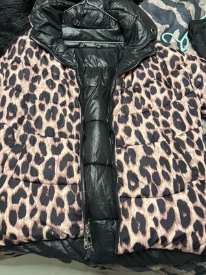 Μπουφάν διπλής όψης μαύρο-λεοπάρ σαν καινούργιο με σκίσιμο στην τσέπη μέγεθος M