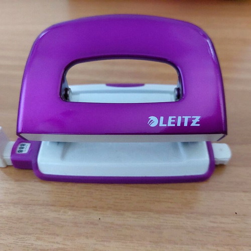 Leitz Mini perforator 10 sheets purple like new
