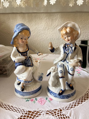 Porcelain figurines vintage couple with blue and gold details like new