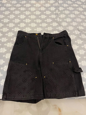 Louis Vuitton black shorts like new, size S