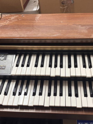Yamaha ME 100 keyboard used, fully functional despite fallen keys