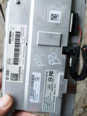 Дисплей навигация Audi A4 A6 Q5 Q7 8R0919604A употребяван с нормални следи от употреба