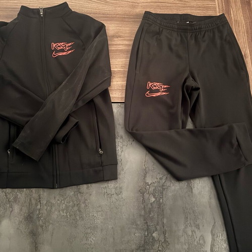 Nike dri-fit kids tracksuit black like new, size S