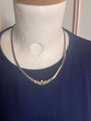 Neck accessory vintage, like new, gold tone