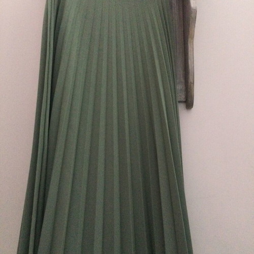 Stradivarius pleated midi skirt green like new, size L