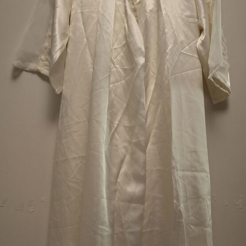 Tres Jolie satin nightgown set like new, size L