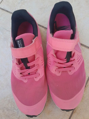 Nike girls' athletic shoes size 33.5 like new pink