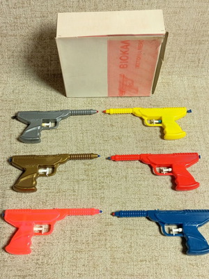 Biokal plastic water pistols pack of 6, assorted colors with box