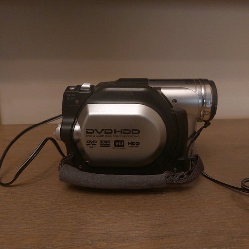Hitachi DZ-HS300E hybrid camcorder like new