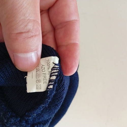 Acrylic hat deep blue like new, one size