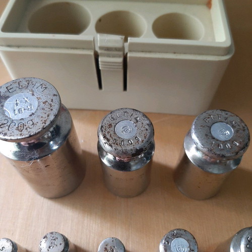 Vintage scales used in plastic case from 1981