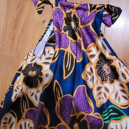 Satin dress with floral motifs one size, like new