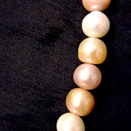 Handmade necklace with 39 multicolored natural freshwater pearls 10.5-11.3mm like new