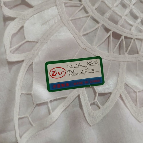 Set of 7 Ice Carre Table Linens new