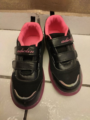 Παιδικά αθλητικά παπούτσια νούμερο 31 σαν καινούργια, μαύρο-ροζ