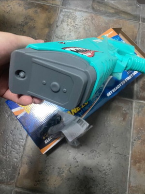Electronic rechargeable water gun