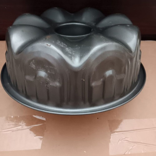 Cake pan used, good condition