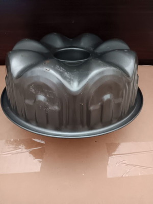 Cake pan used, good condition