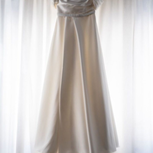 Mikado wedding dress like new with slit and veil