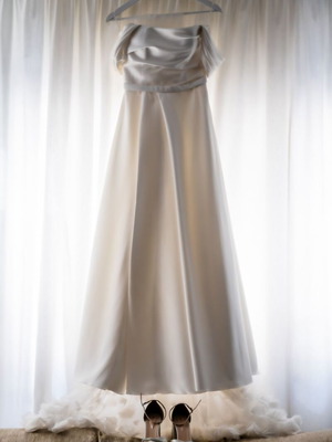Mikado wedding dress like new with slit and veil
