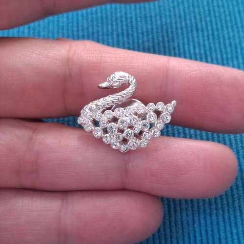 Swarovski pin silver tone like new