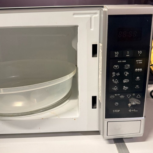 Sharp Microwave Oven 20Lt like new, 800W, 8 programs