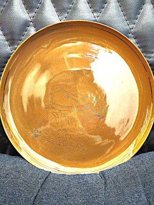 Japanese porcelain decorative plate with gold lusterware finish like new