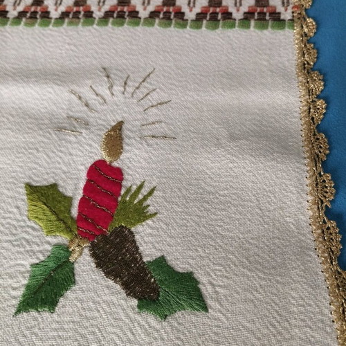 Handmade Set of 2 Pieces Runner and Semen with Gold Thread Vintage 1960 like new