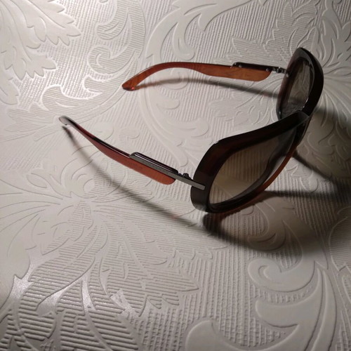 Burberry sunglasses like new, brown acetate frame