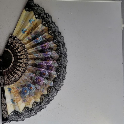 Vintage hand fan like new