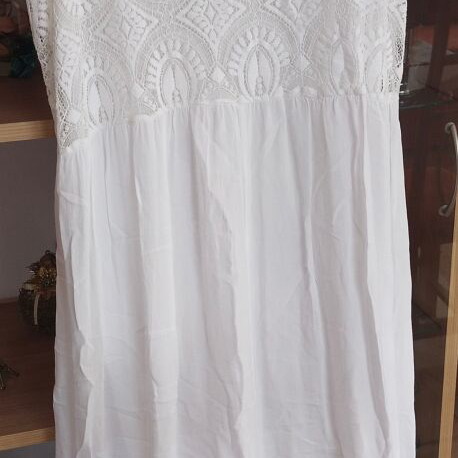 White summer dress used with lace and embroidery, length 130 cm