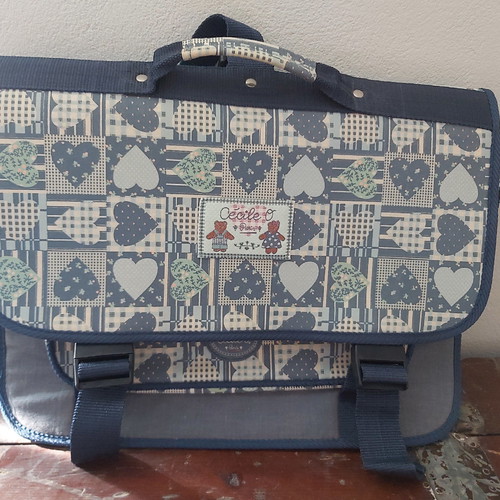 School bag new with option to use as backpack or messenger bag