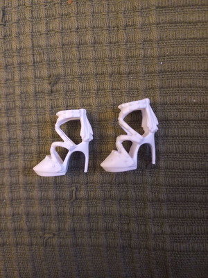 Barbie Mattel doll shoes white fashionista court heels