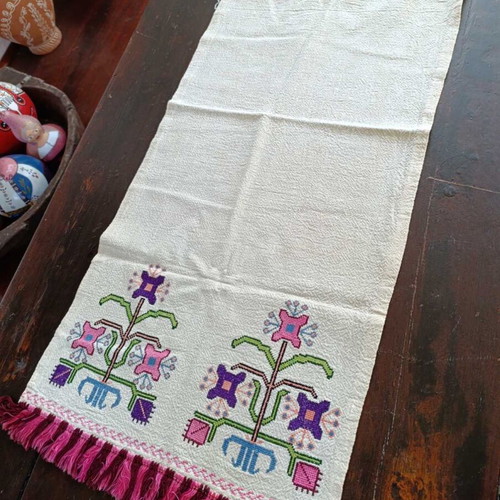 Woven embroidery like new