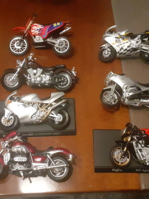 Collectible motorcycle miniatures like new, pack of 7 pieces