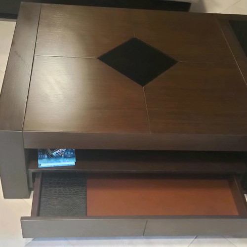 Coffee table like new with shelf, 2 drawers and minibar