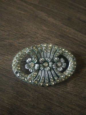 Brooch used, gray color