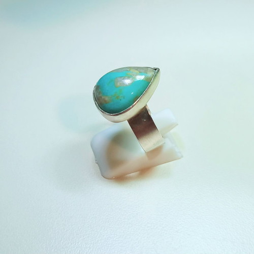 Silver ring 9.25 with turquoise semi-precious stone like new